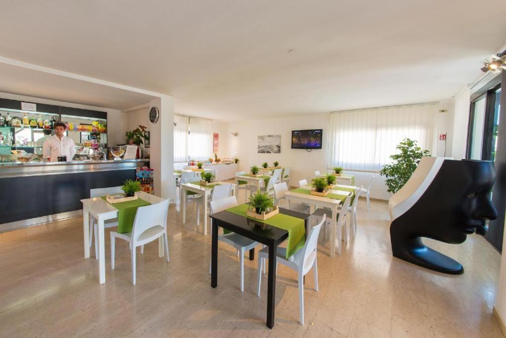 Hotel Riviera Bari Esterno foto