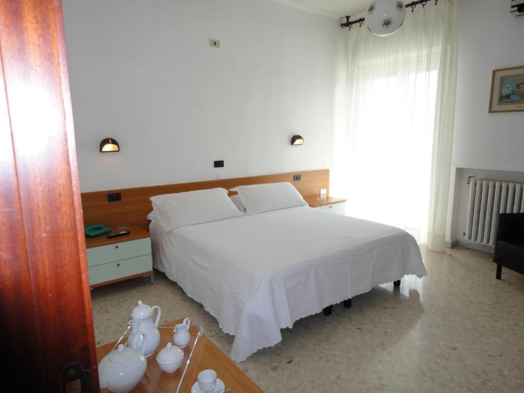 Hotel Riviera Bari Esterno foto