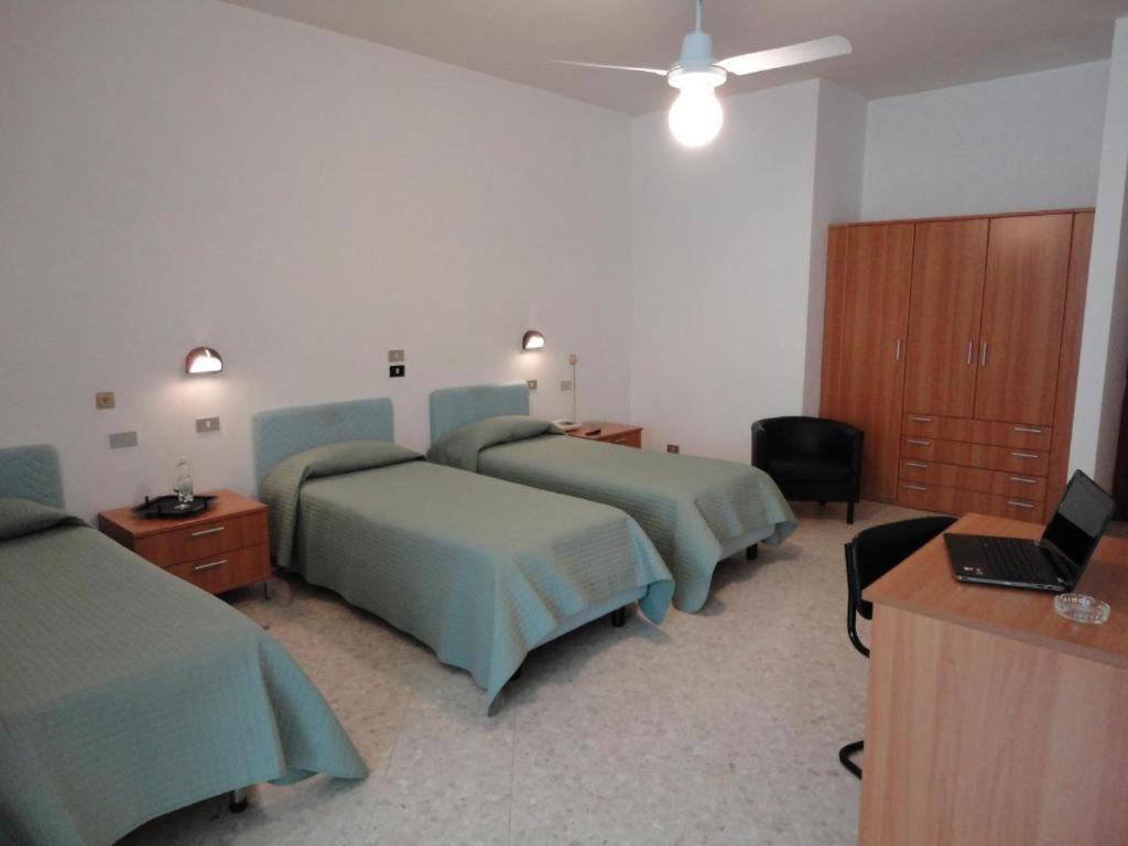 Hotel Riviera Bari Esterno foto